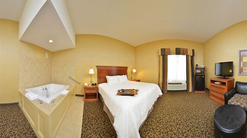 Hampton Inn Utica Zewnętrze zdjęcie