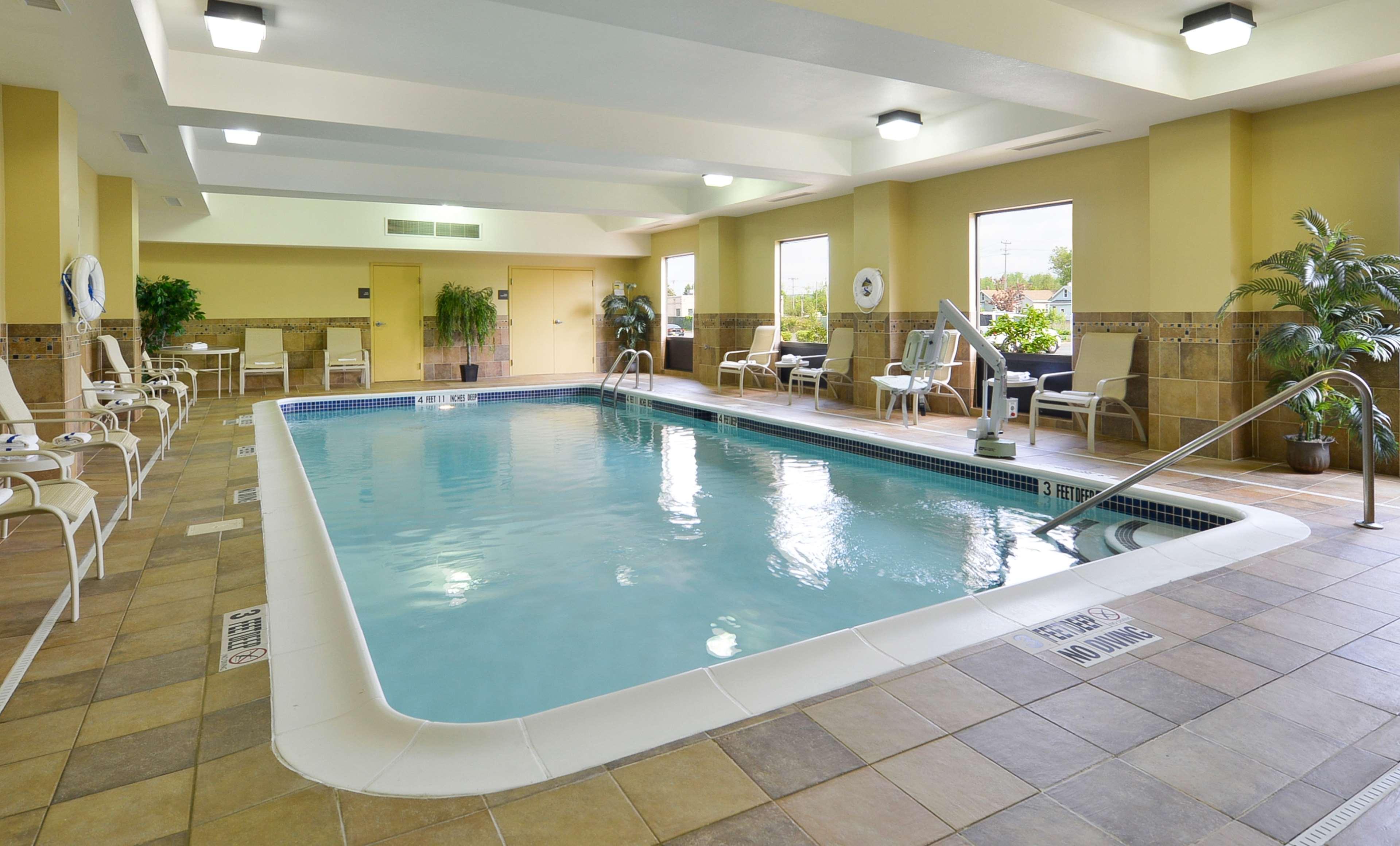 Hampton Inn Utica Zewnętrze zdjęcie