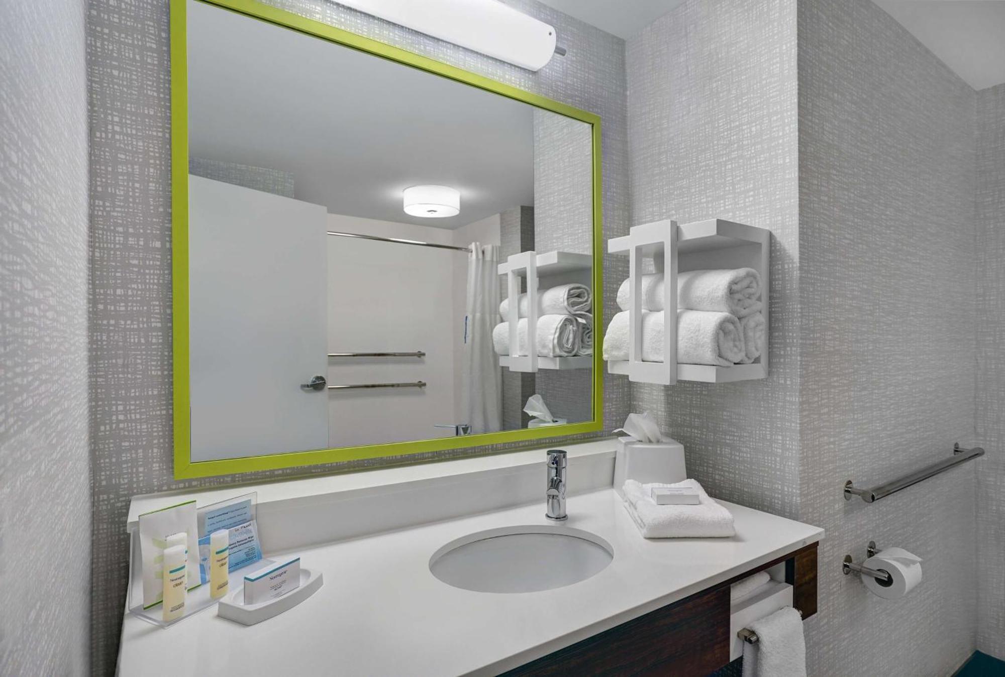Hampton Inn Utica Zewnętrze zdjęcie