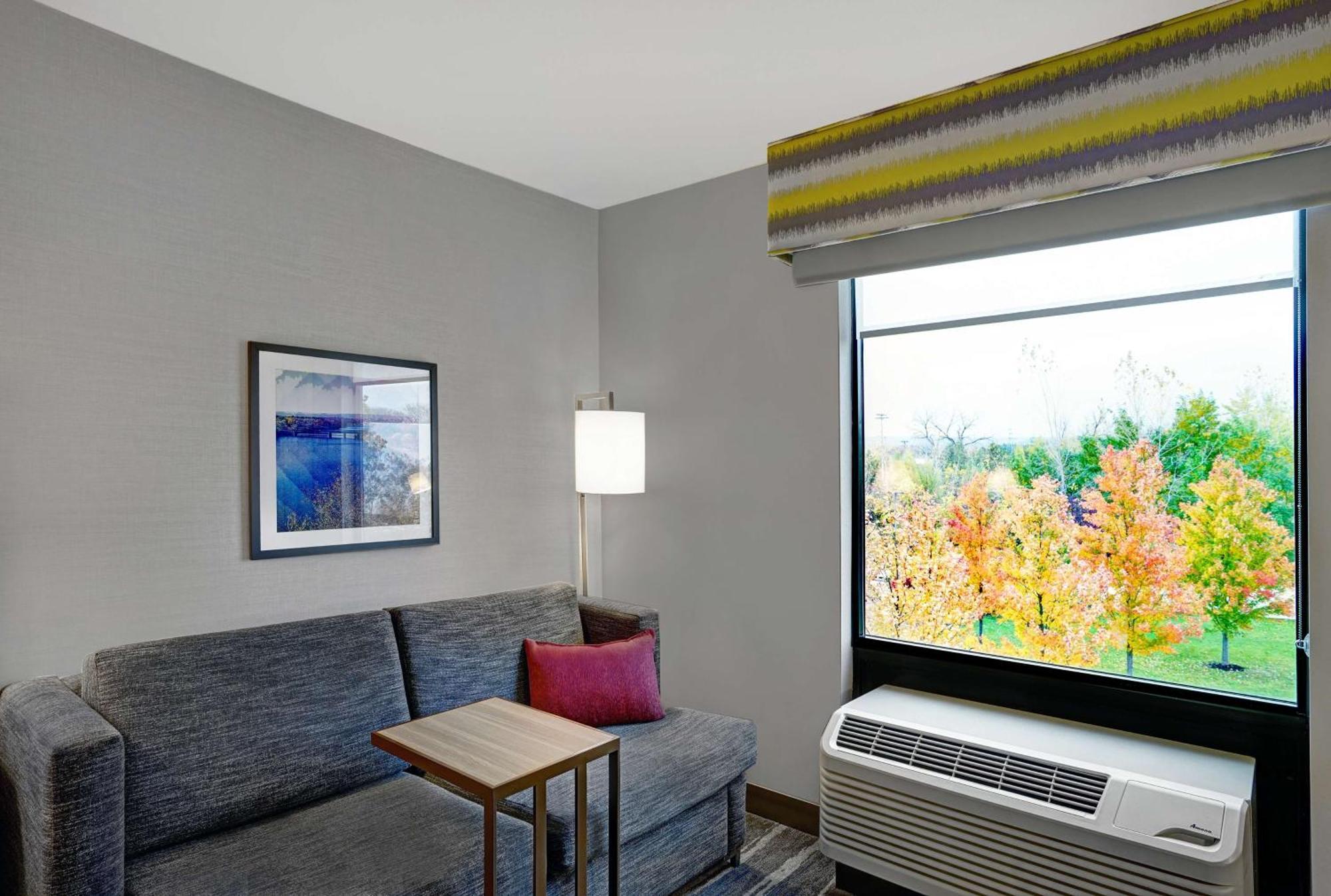 Hampton Inn Utica Zewnętrze zdjęcie