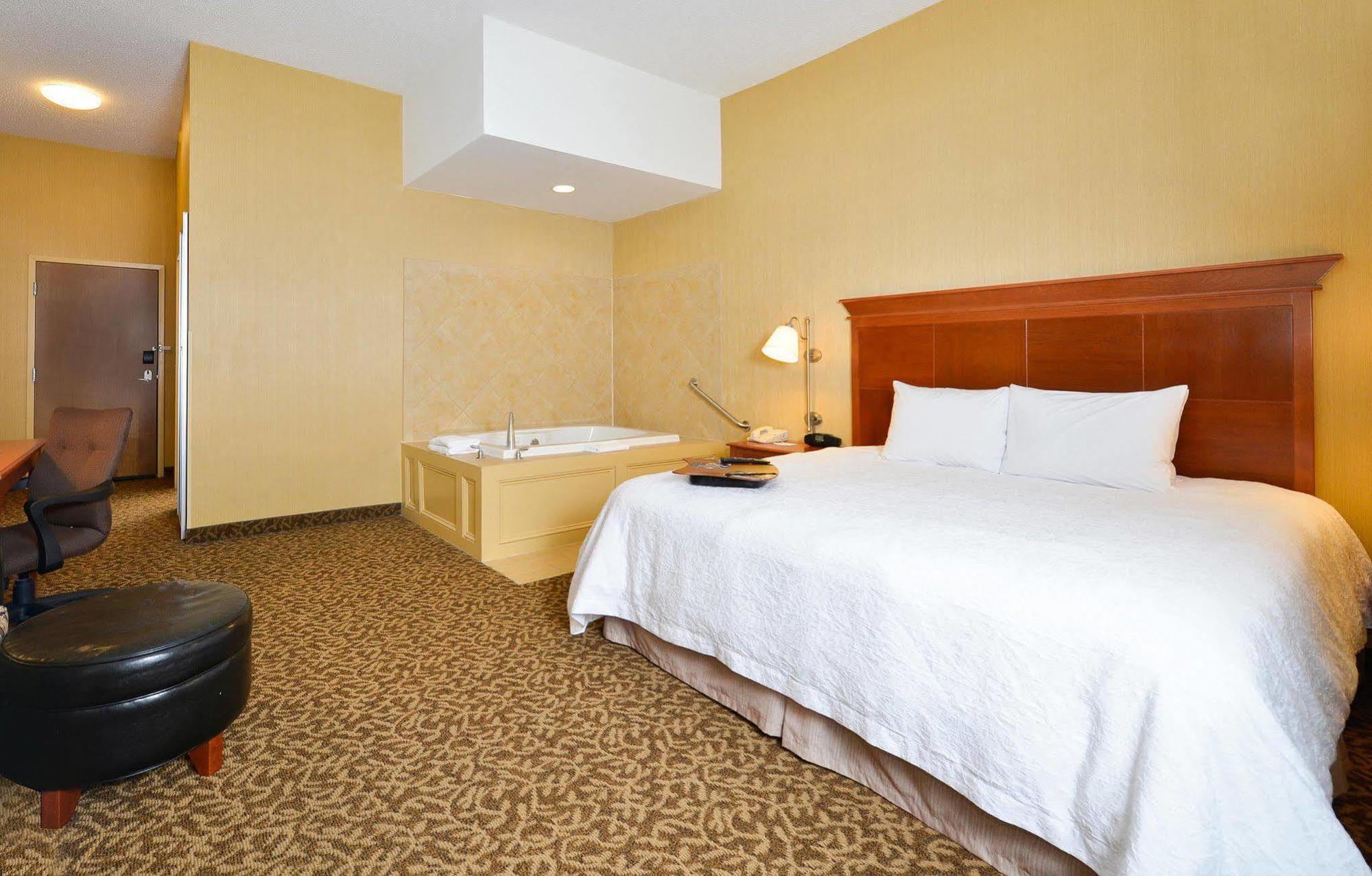 Hampton Inn Utica Zewnętrze zdjęcie